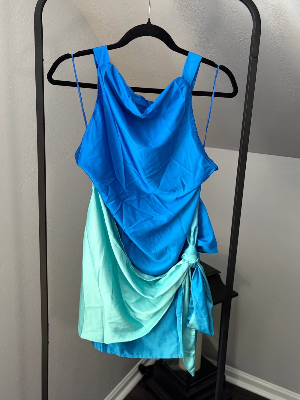 HELLO MOLLY SHORT SIDE TIE WRAP DRESS